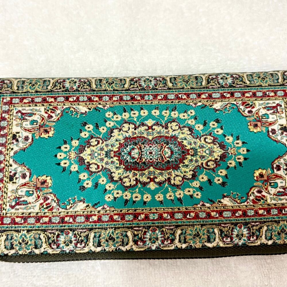 12-pocket Patterned Wallet - Picture 2 of 3